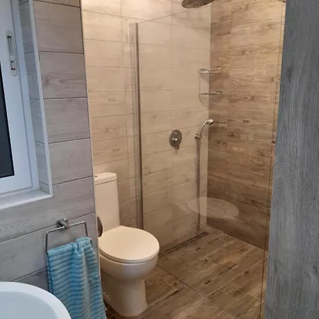 Spacious 3 Bedroom Near The Sea St. Paul's Bay