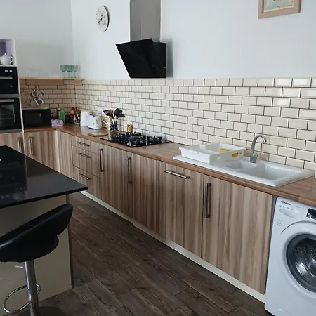 Spacious 3 Bedroom Near The Sea *