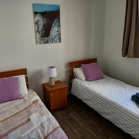 Spacious 3 Bedroom Near The Sea Daire *