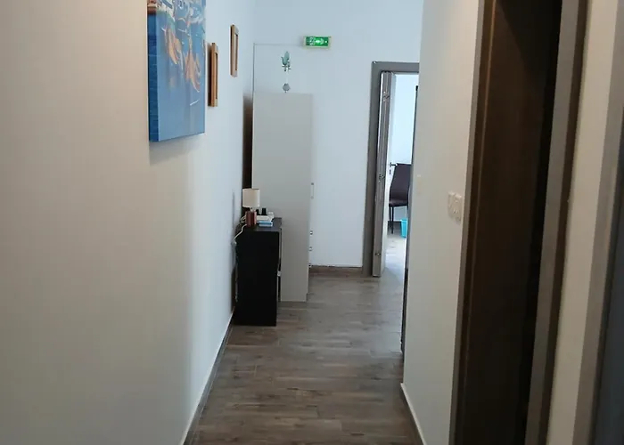 Spacious 3 Bedroom Near The Sea * Сент-Полс-Бей