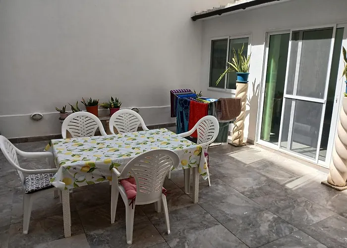 Spacious 3 Bedroom Near The Sea Апартаменты Сент-Полс-Бей