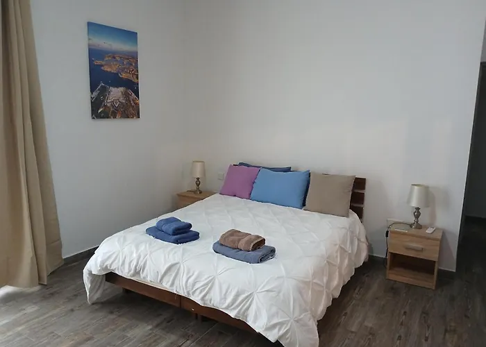 Spacious 3 Bedroom Near The Sea Апартаменты Сент-Полс-Бей