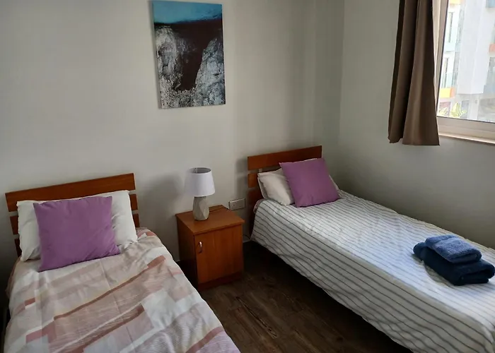 Spacious 3 Bedroom Near The Sea Апартаменты *