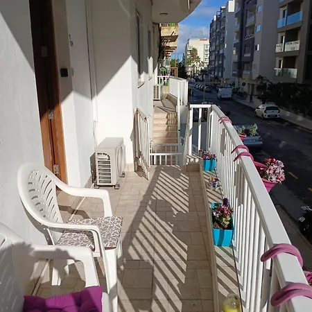 Large, Spacious 3 Bedroom Near The Sea Apartment *