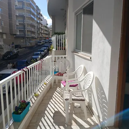 Large 3 Bedroom Near The Sea 公寓