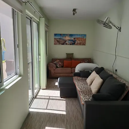 Large 3 Bedroom Near The Sea 公寓