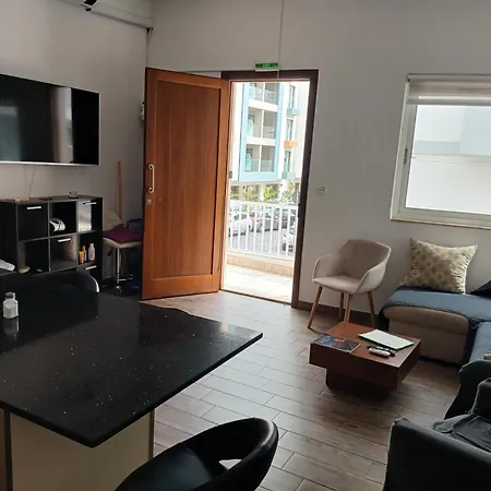 Spacious 3 Bedroom Near The Sea Apartment