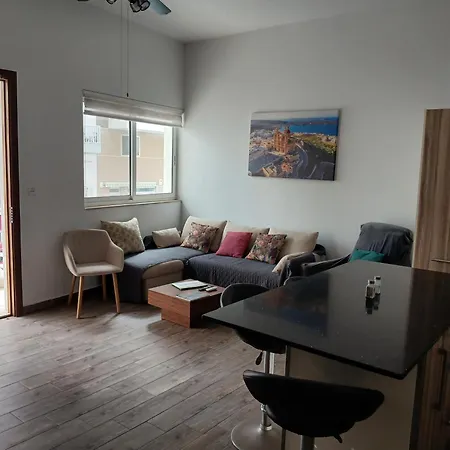 Spacious 3 Bedroom Near The Sea Apartment St. Paul's Bay