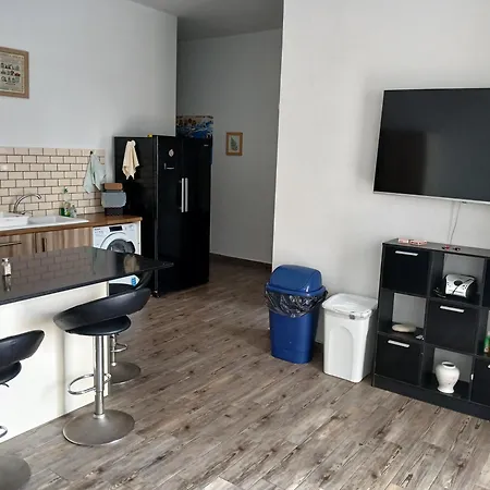 Spacious 3 Bedroom Near The Sea