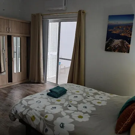 Large 3 Bedroom Near The Sea *