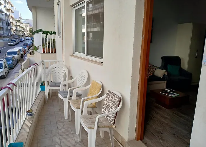 Spacious 3 Bedroom Near The Sea Apartman