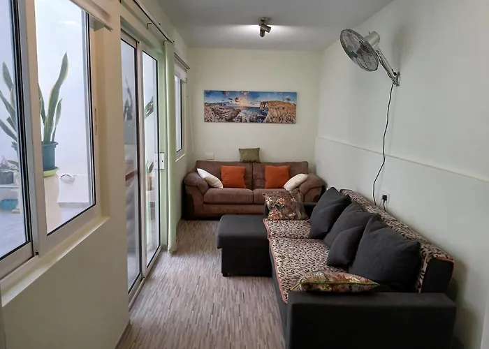 Apartman Spacious 3 Bedroom Near The Sea