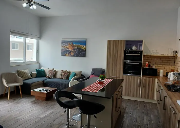 Spacious 3 Bedroom Near The Sea Apartment St. Paul's Bay