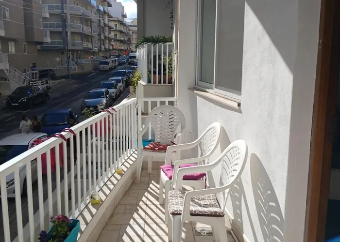 Spacious 3 Bedroom Near The Sea Apartment