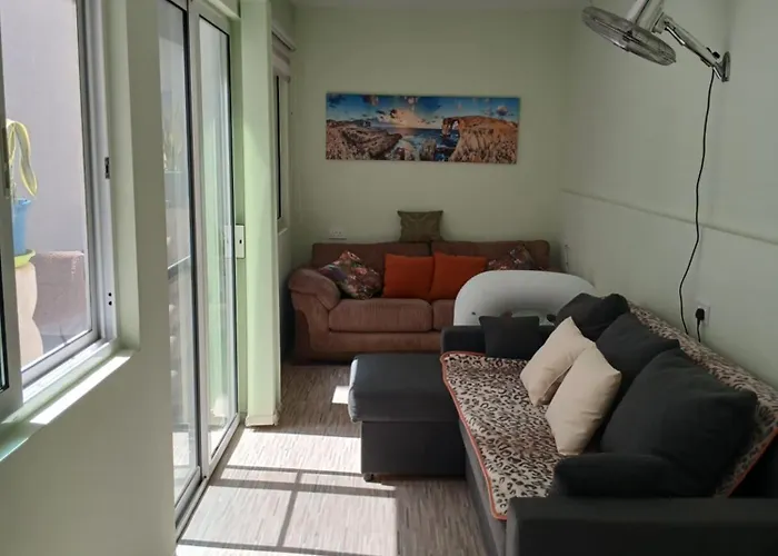 Spacious 3 Bedroom Near The Sea Apartment