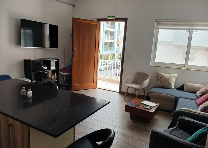 Spacious 3 Bedroom Near The Sea Apartment