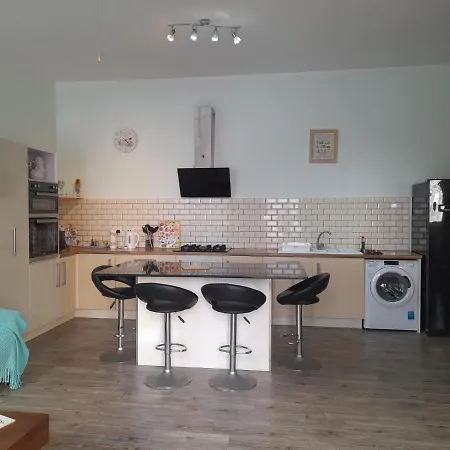 شقة Spacious 3 Bedroom Near The Sea خليج سانت بول