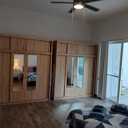 Spacious 3 Bedroom Near The Sea * خليج سانت بول